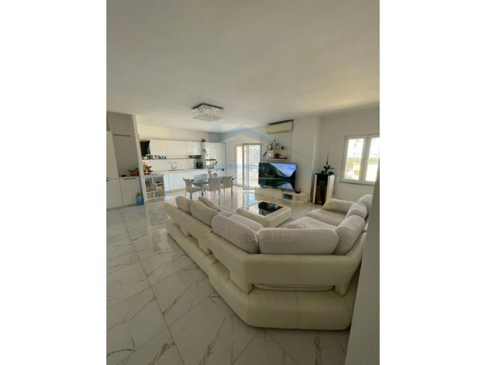 Durres, shitet apartament 3+1 Kati 5, 170.000 € (Shkembi i Kavajes , Durres)