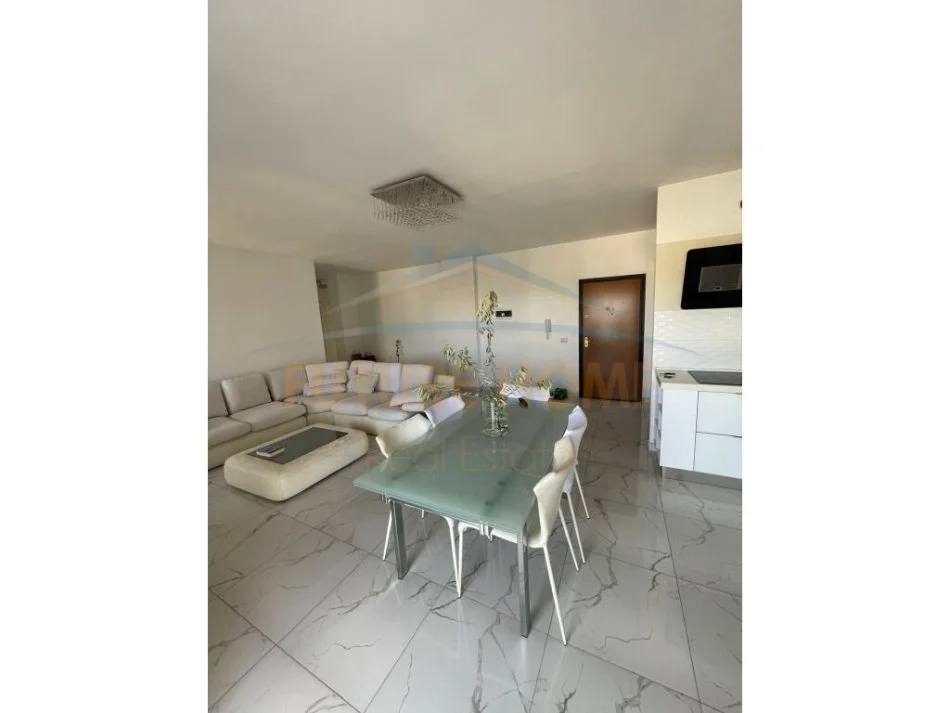 Durres, shitet apartament 3+1 Kati 5, 170.000 € (Shkembi i Kavajes , Durres)