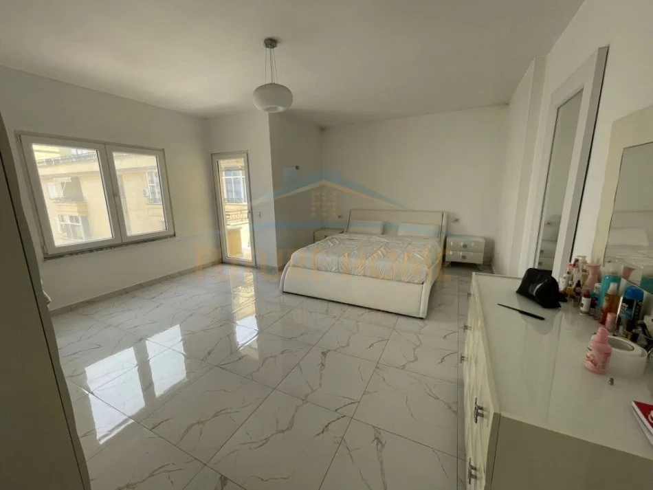 Durres, shitet apartament 3+1 , 170.000 m² (Shkembi i Kavajes , Durres)