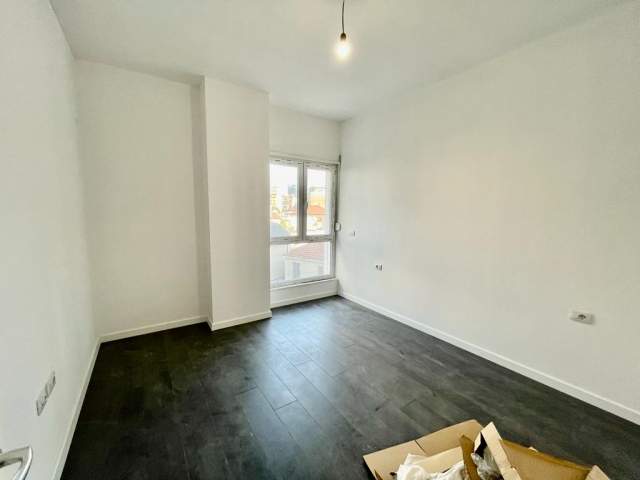 Tirane, shes apartament 1+1 Kati 3, 64 m² 131.600 Euro (Rruga e Barrikadave)
