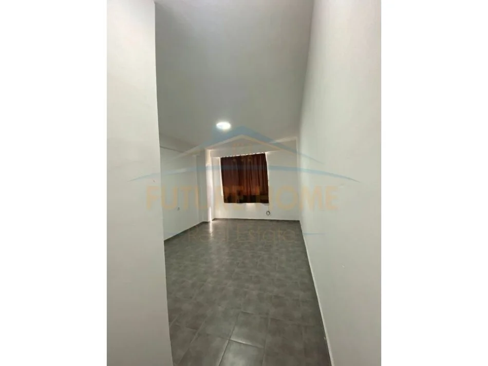 Durres, jepet me qera ambjent biznesi Kati 4, 120 m² 300 € (durres)