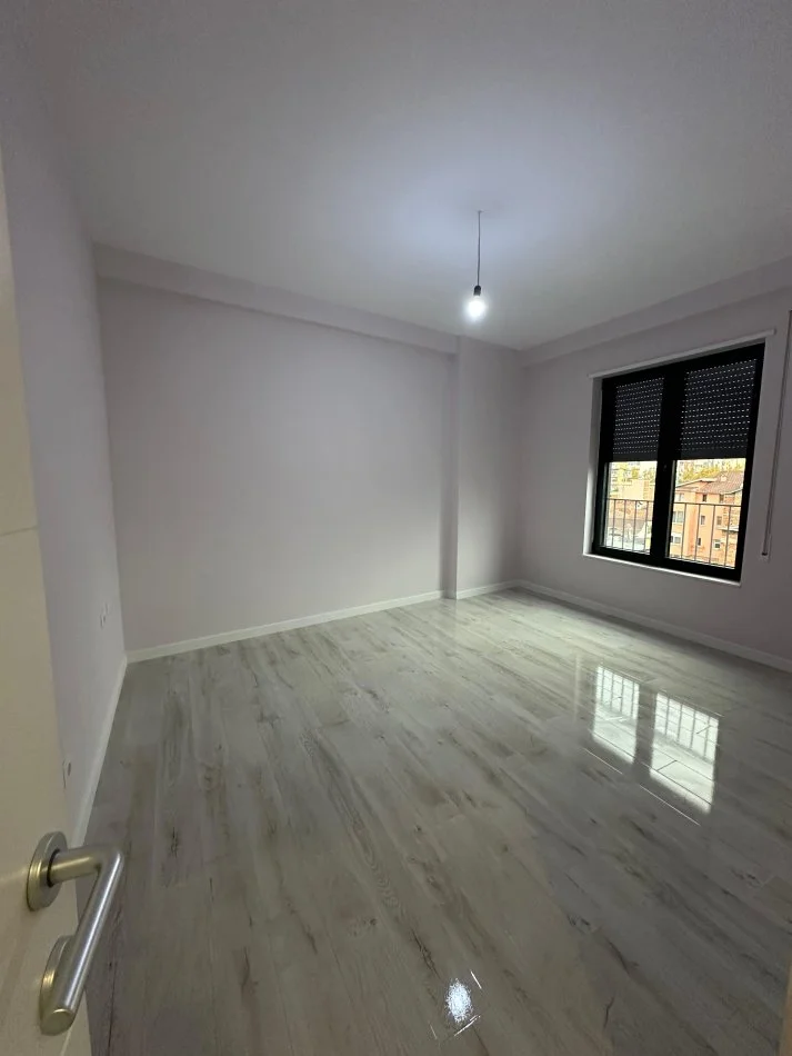 Tirane, shitet apartament 2+1 Kati 5, 92 m² 225.000 € (Rruga Luigj Gurakuqi)