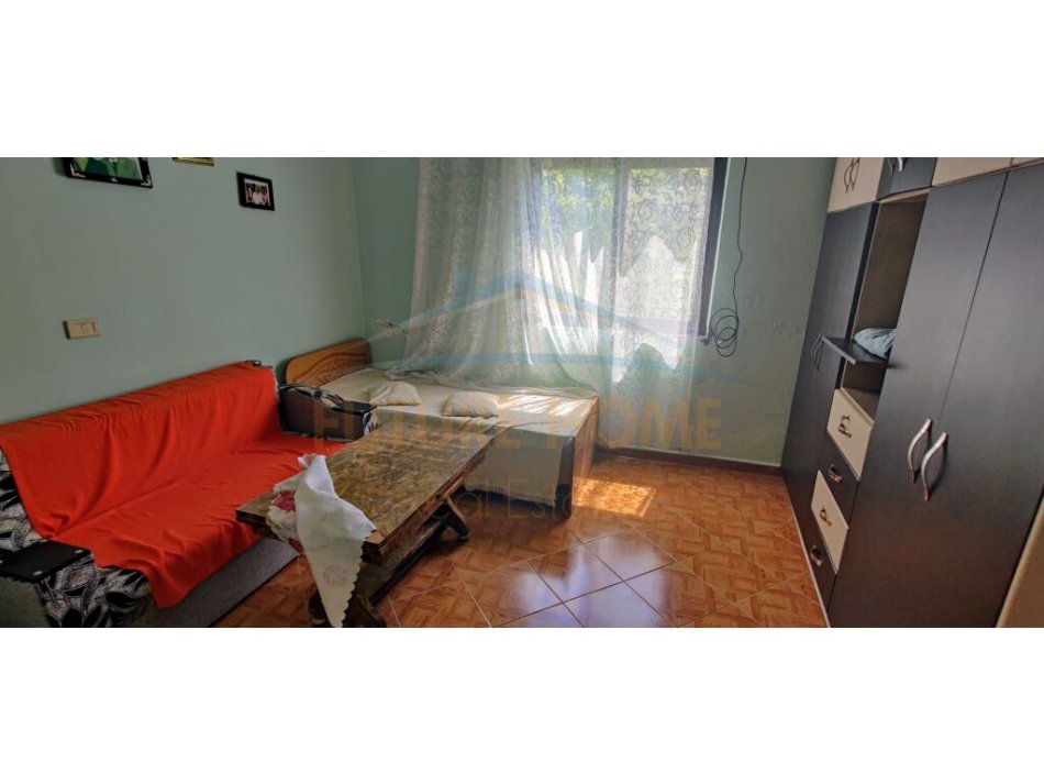 jepet me qera shtepi 2+1 Kati 2, 450 € (spitall)