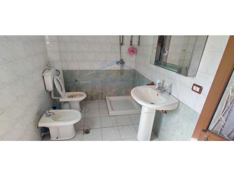 jepet me qera shtepi 2+1 Kati 2, 450 € (spitall)