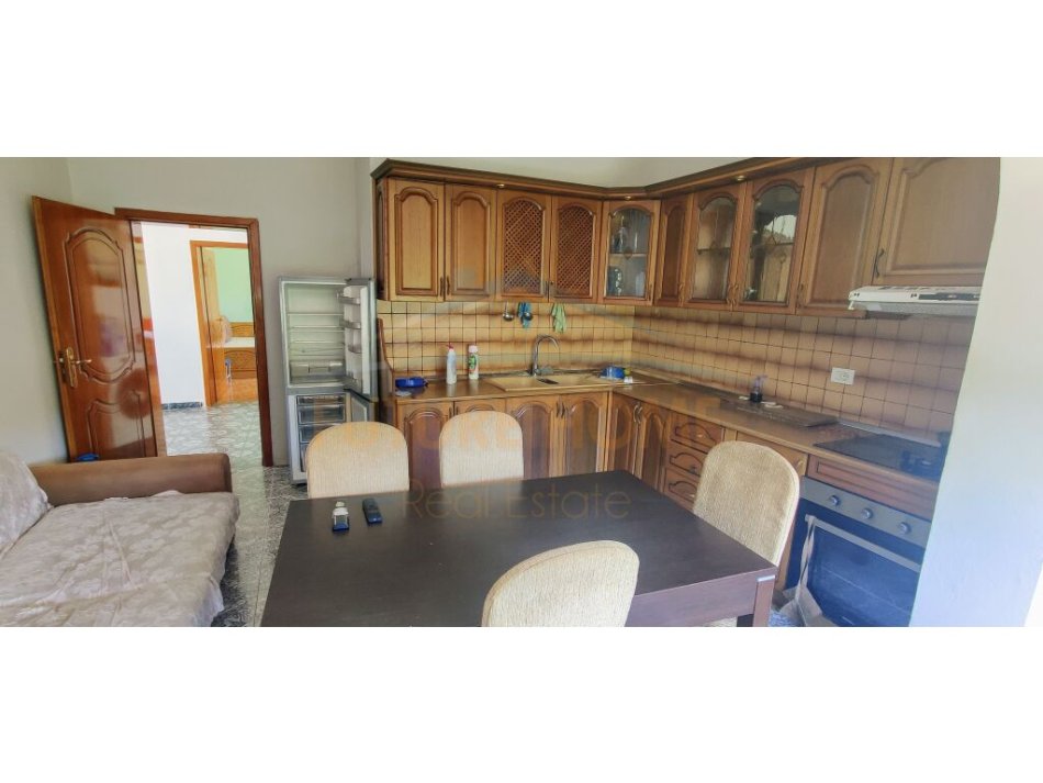 jepet me qera shtepi 2+1 Kati 2, 450 € (spitall)