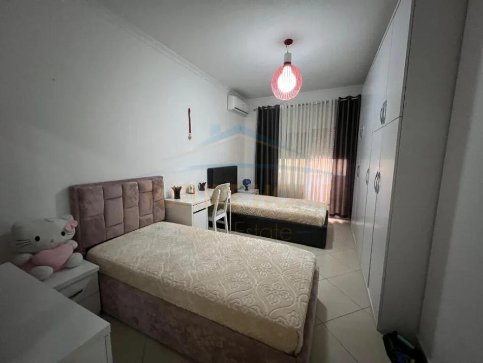 Tirane, shitet apartament 2+1 Kati 4, 122 m² 170.000 € (Unaza e Re)