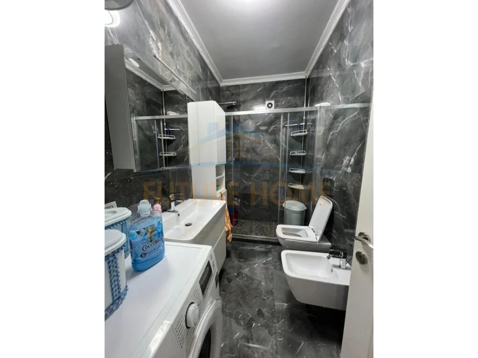 Tirane, shitet apartament 2+1 Kati 4, 122 m² 170.000 € (Unaza e Re)