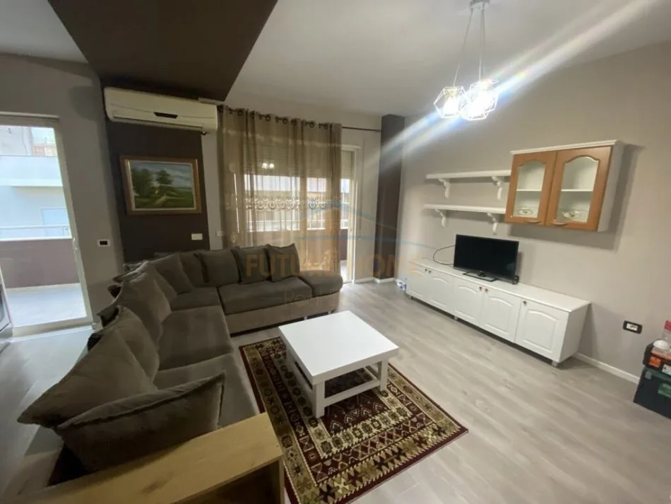 Tirane, jap me qera apartament 2+1+Ballkon Kati 2, 430 €