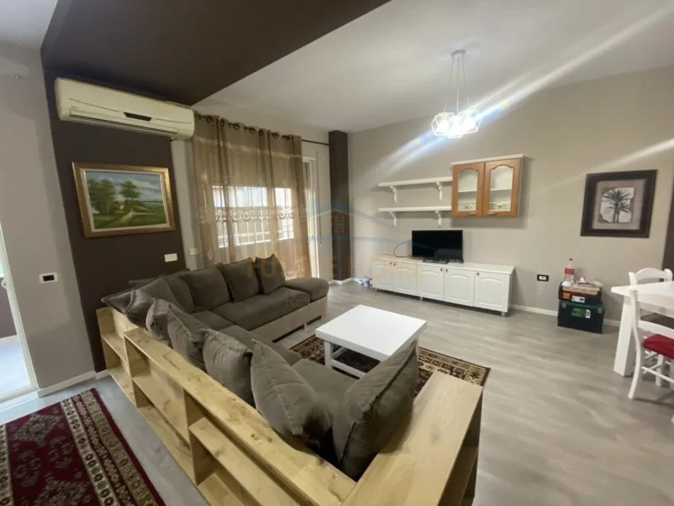 Tirane, jap me qera apartament 2+1+Ballkon Kati 2, 430 €