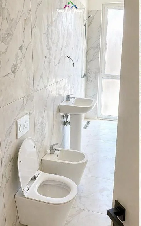 Tirane, jepet me qera apartament 2+1 Kati 2, 100 m² 520 € (paskuqan)