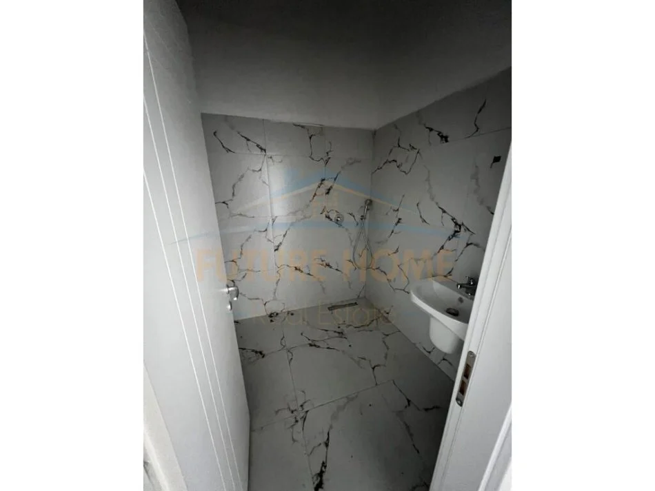 Tirane, shitet apartament 1+1 Kati 1, 75 m² 101.000 € (Unaza e Re)