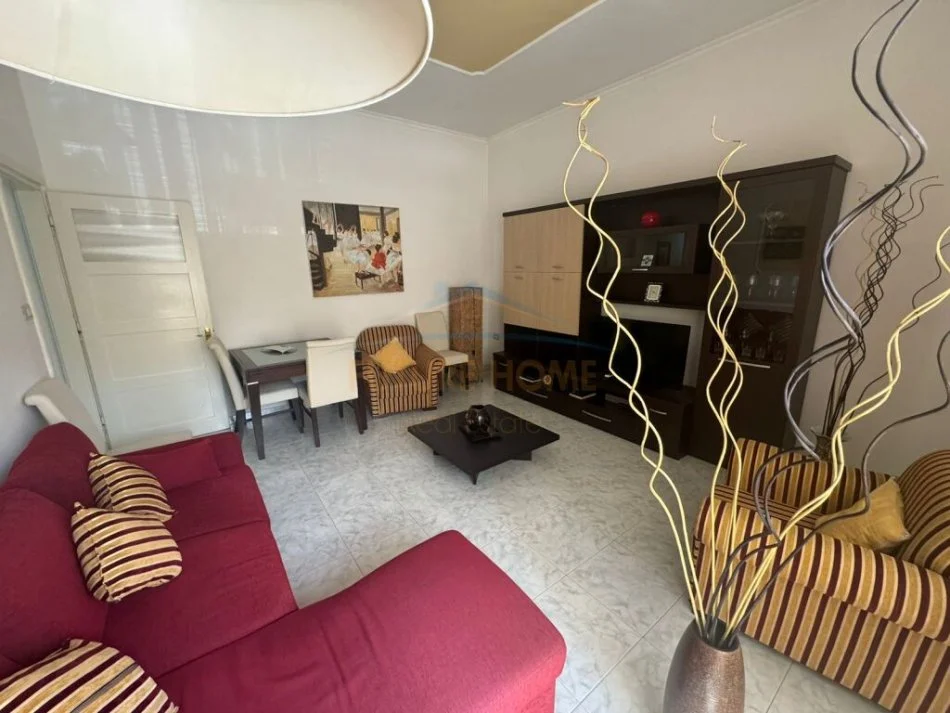 Tirane, jepet me qera zyre Kati 2, 100 m² 700 € (Sheshi Willson)