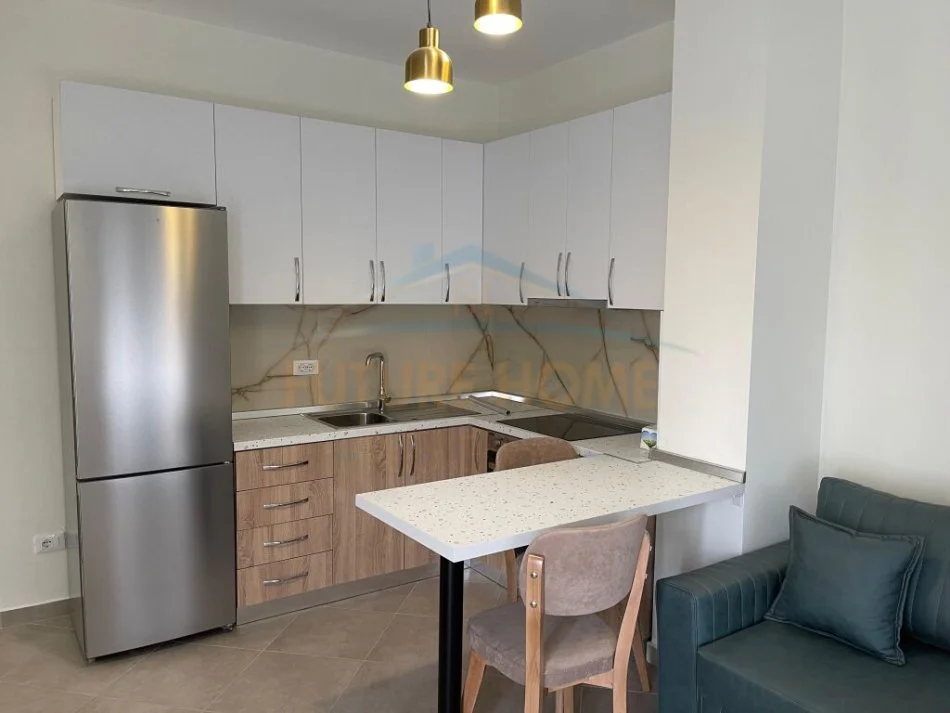 Tirane, jepet me qera apartament 1+1 Kati 4, 55 m² 450 € (STACIONI I TRENIT)