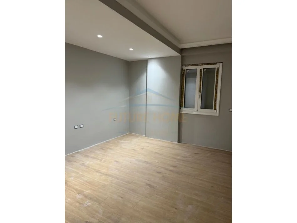 Vlore, shitet apartament 2+1 Kati 8, 121 m² 220.000 € (Pas hotel Partner, Skele)