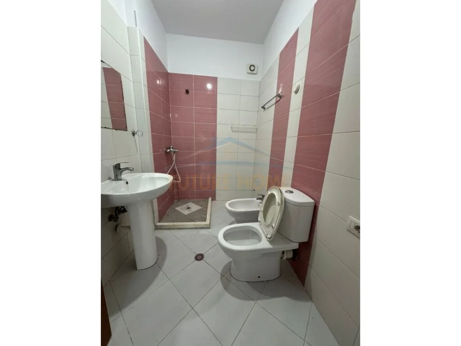 Tirane, shitet apartament 2+1 Kati 1, 83 m² 150.000 € (LIQENI I THATE)