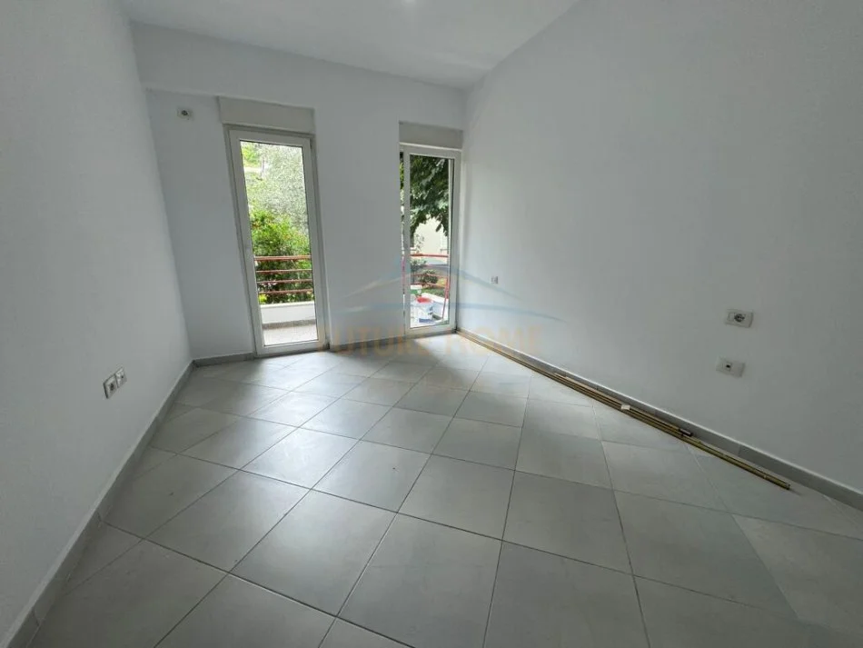 Tirane, shitet apartament 2+1 Kati 1, 83 m² 150.000 € (LIQENI I THATE)