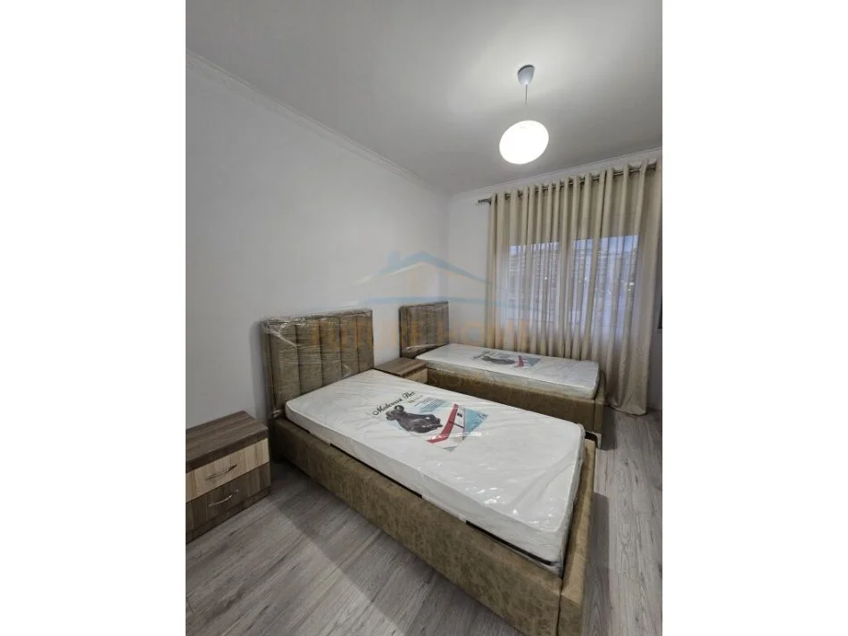 Tirane, jepet me qera apartament 2+1+Ballkon Kati 3, 110 m² 580 € (rruga nexho konomi)