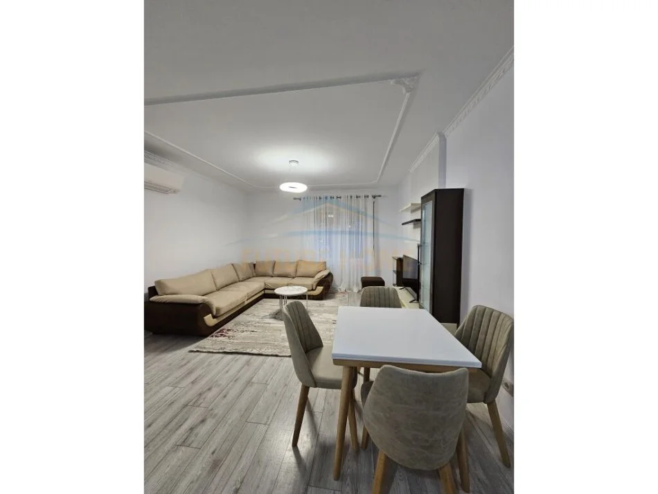 Tirane, jepet me qera apartament 2+1+Ballkon Kati 3, 110 m² 580 € (rruga nexho konomi)