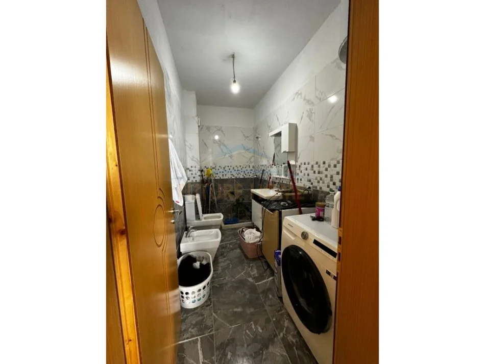 Tirane, shitet apartament 2+1+Ballkon Kati 2, 147 m² 185.000 € (Kopshti Botanik)