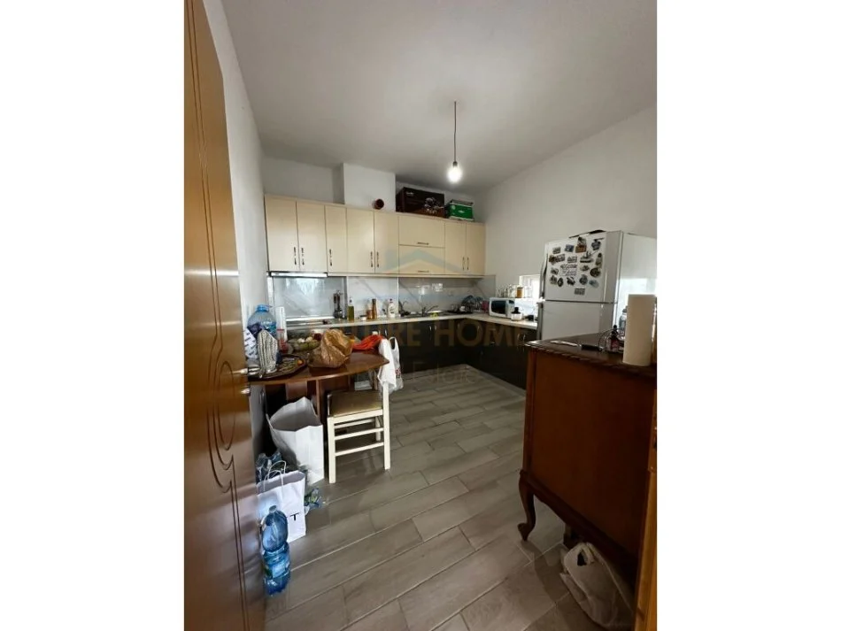 Tirane, shitet apartament 2+1+Aneks+Ballkon Kati 2, 148 m² 185.000 € (Kopshti Botanik)