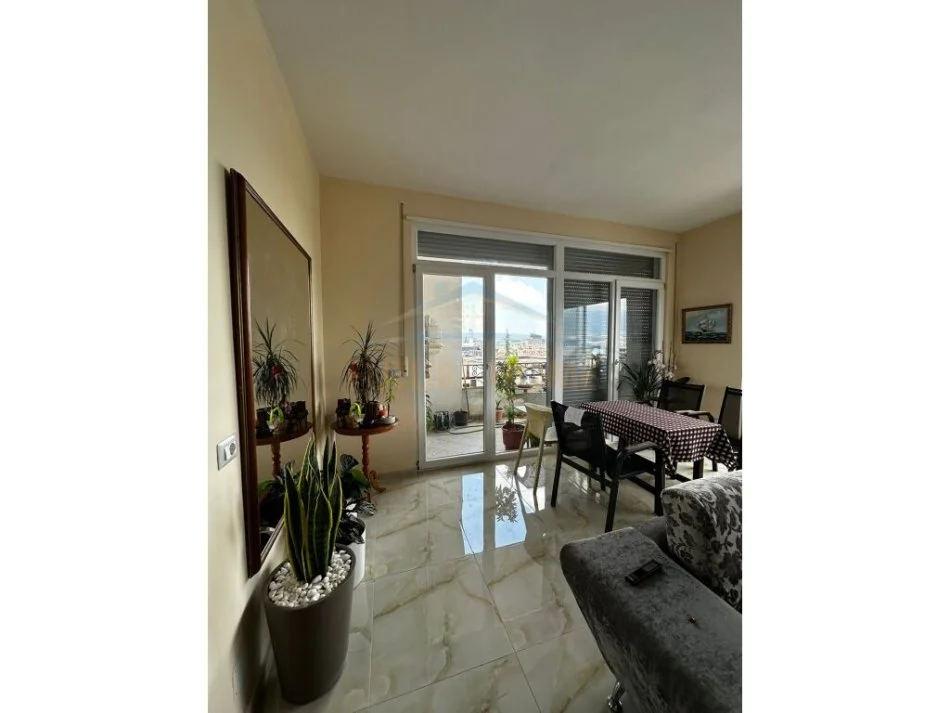 Tirane, shitet apartament 2+1+Aneks+Ballkon Kati 2, 148 m² 185.000 € (Kopshti Botanik)