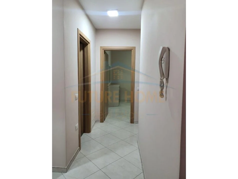 Tirane, jepet me qera apartament 2+1+Ballkon Kati 4, 110 m² 550 € (RRUGA E KAVAJES)