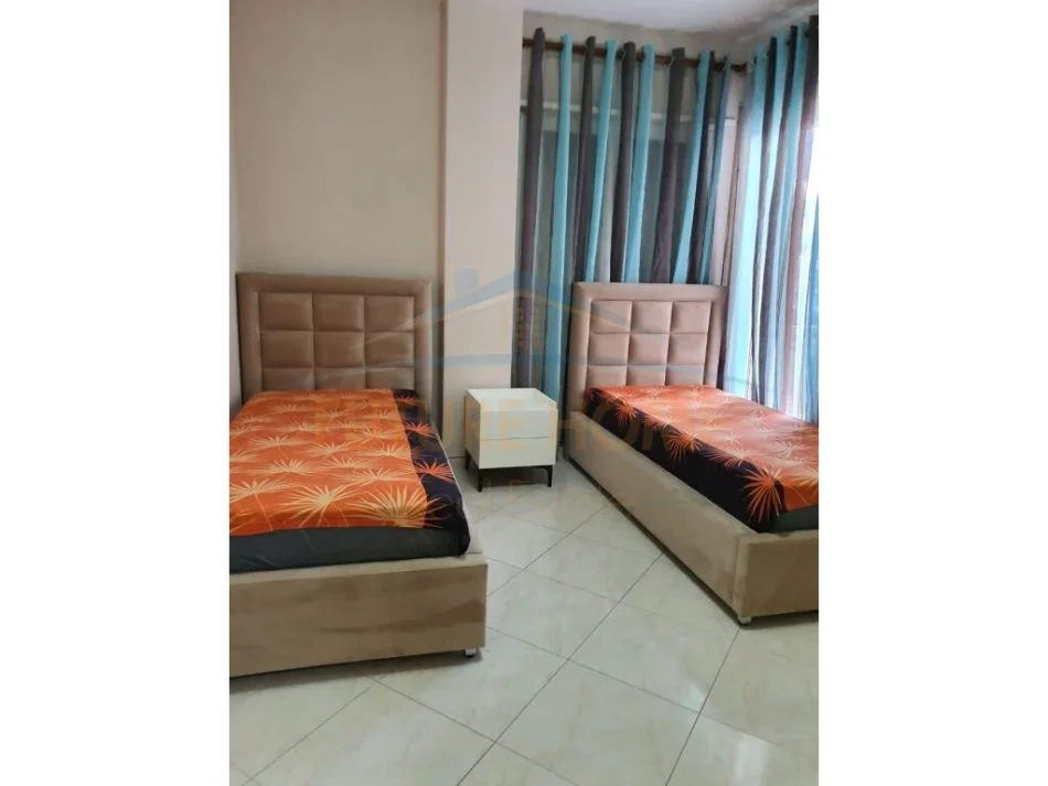 Tirane, jepet me qera apartament 2+1+Ballkon Kati 4, 110 m² 550 € (RRUGA E KAVAJES)