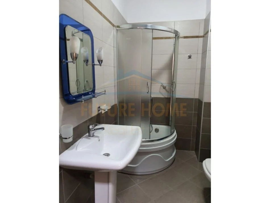 Tirane, jepet me qera apartament 2+1+Ballkon Kati 4, 110 m² 550 € (RRUGA E KAVAJES)