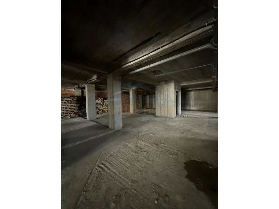 Tirane, shitet Kati -1, 230.000 € (MEZEZ)