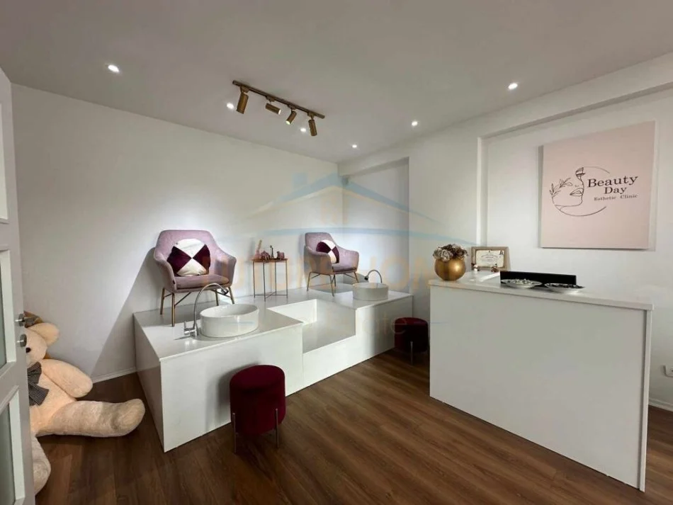 Tirane, shitet ambjent biznesi Kati 6, 114 m² (UNAZA E RE)