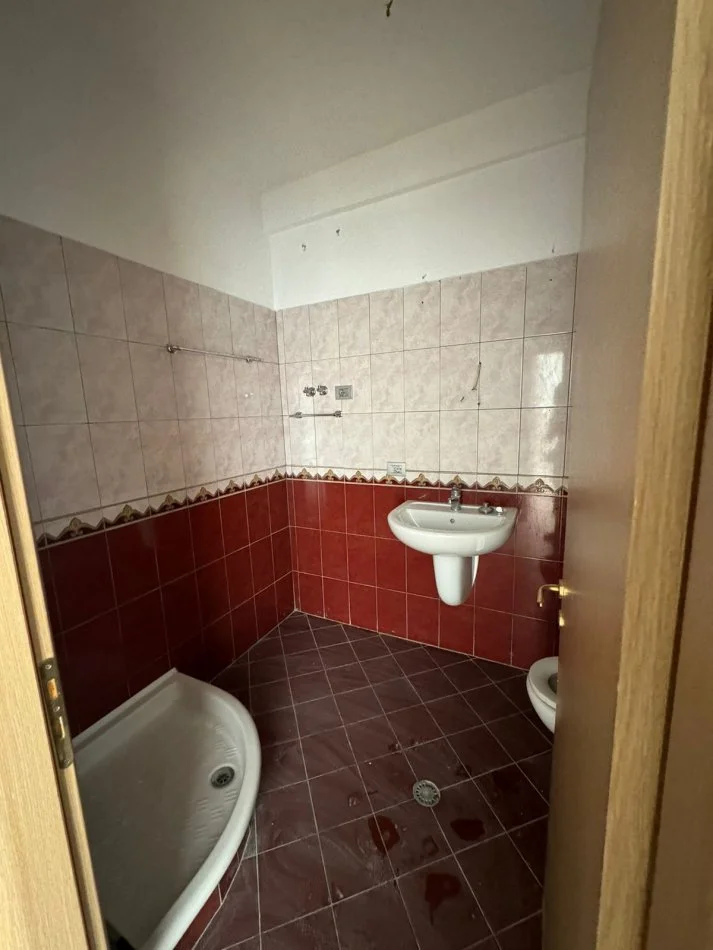 Tirane, shitet apartament 2+1+Aneks+Ballkon Kati 4, 100 m² 210.000 € (liqeni i thate)