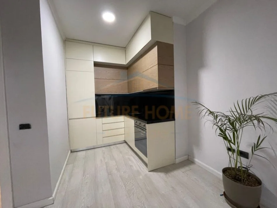 Tirane, shitet apartament 2+1 Kati 3, 105 m² 165.000 € (Kopshti Botanik)