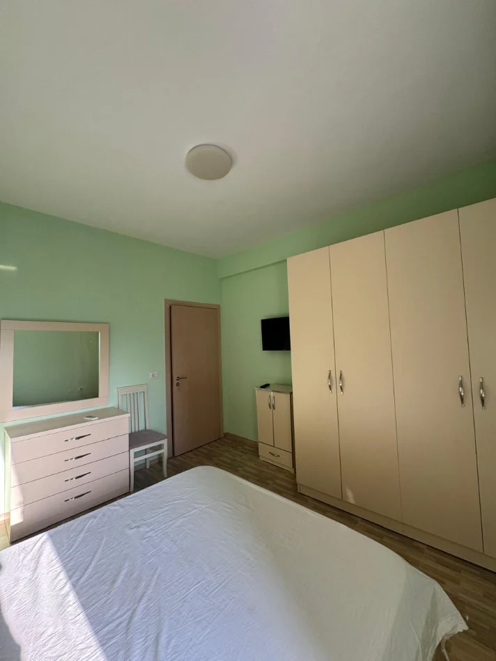 Pogradec, jepet me qera apartament 1+1+Ballkon Kati 5, 40 € (Rruga kryesore perballeme me hotel 1 Maji)