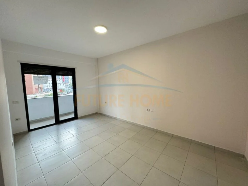 Tirane,  apartament 2+1 Kati 1, 94 m² (UNAZA E RE)