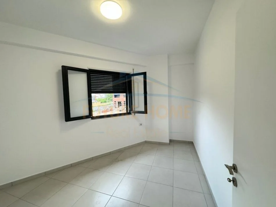 Tirane,  apartament 2+1 Kati 1, 94 m² (UNAZA E RE)