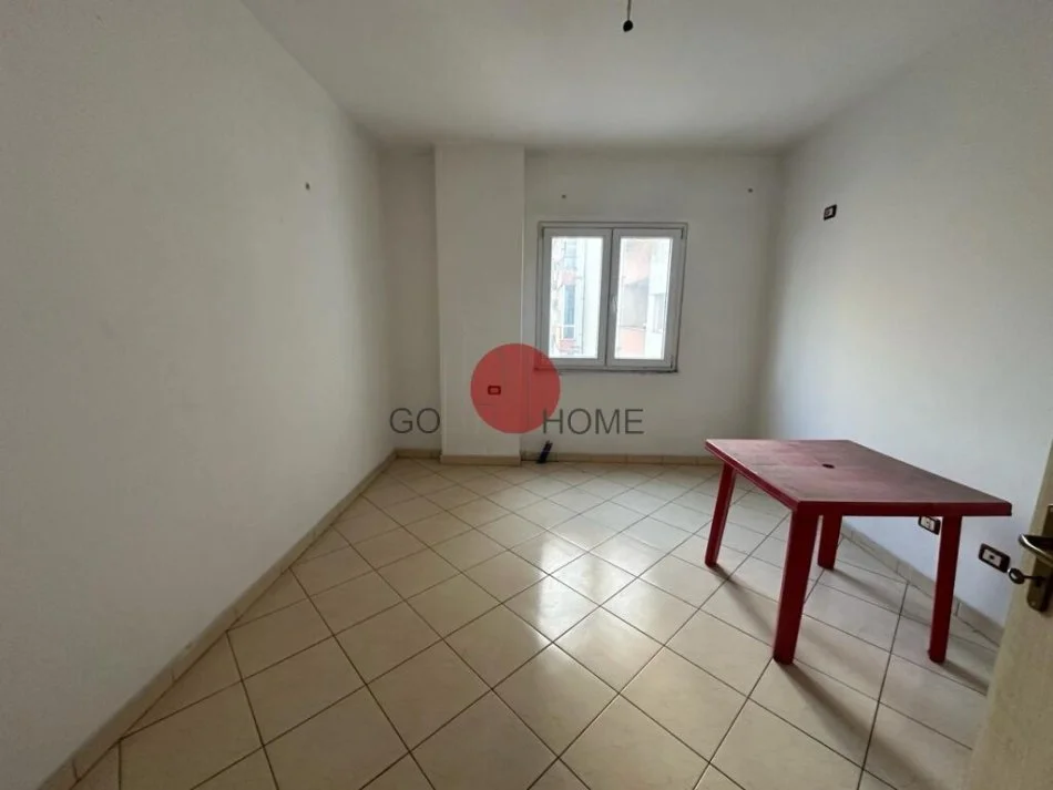 Tirane, shitet apartament 3+1 Kati 4, 133 m² 120.001 € (Pallatet e Verdha)