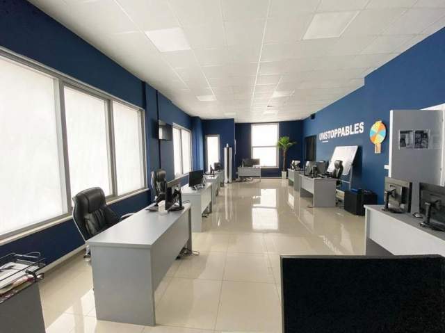 Tirane, jepet me qera ambjent biznesi Kati 2, 330 m² 2.000 Euro (Rruga BARDHYL, Tirane)