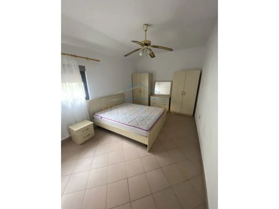 Tirane, jap me qera apartament 2+1+Ballkon Kati 3, 90 m² 430 € (Rruga Bardhyl)