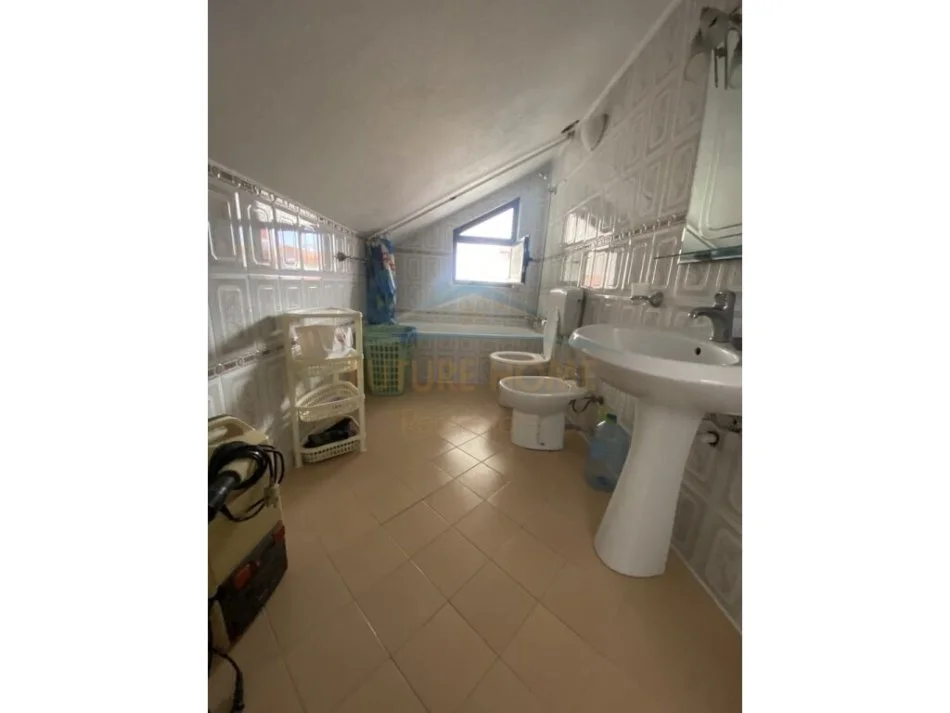 Tirane, jap me qera apartament 2+1+Ballkon Kati 3, 90 m² 430 € (Rruga Bardhyl)