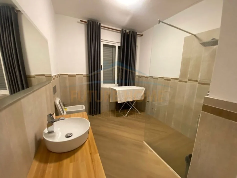 Tirane, shitet apartament 2+1+Ballkon Kati 2, 112 m² 145.000 € (Fresk)