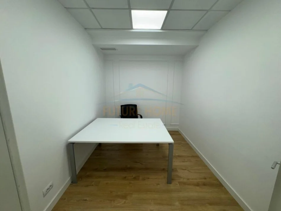 Tirane, jepet me qera ambjent biznesi Kati 13, 210 m² 6.300 € (Bulevardi Bajram Curri)