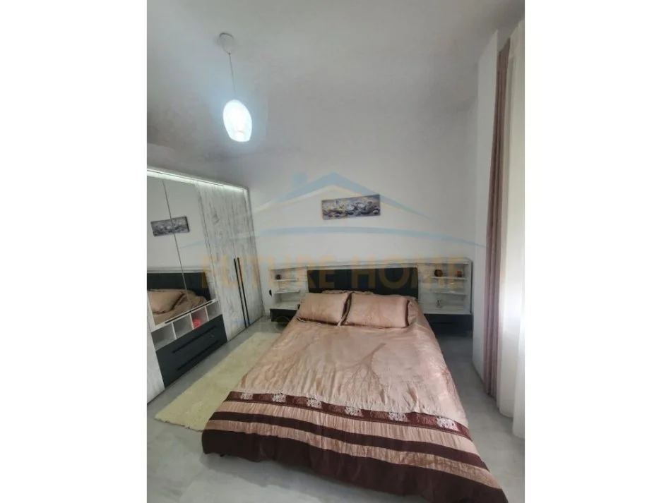 Tirane, jepet me qera apartament 2+1 Kati 2, 110 m² 350 € (PRANEKOMPLEKSIT TE TOM DOSHIT)