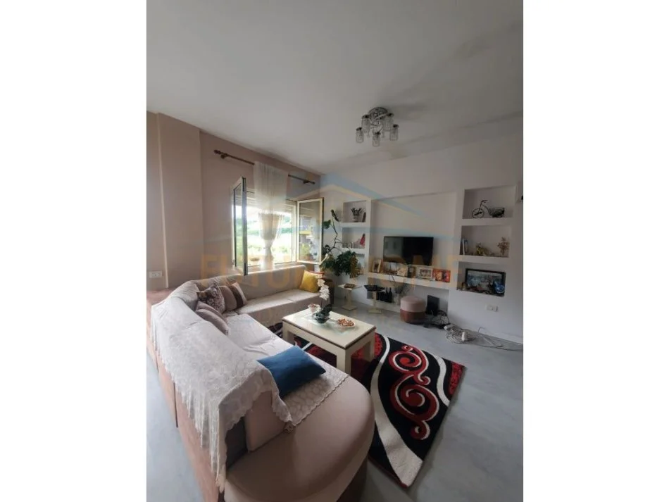 Tirane, jepet me qera apartament 2+1 Kati 2, 120 m² 300 € (Shkoze)