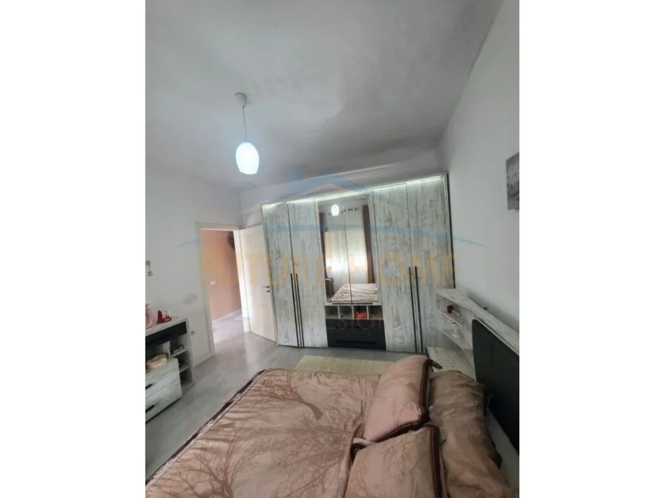 Tirane, jepet me qera apartament 2+1 Kati 2, 110 m² 350 € (PRANEKOMPLEKSIT TE TOM DOSHIT)