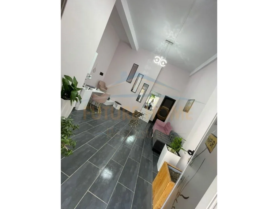 Tirane, shitet ambjent biznesi Kati 0, 38 m² 49.000 € (Unaza e Re)