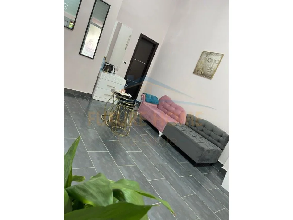 Tirane, shitet ambjent biznesi Kati 0, 38 m² 49.000 € (Unaza e Re)