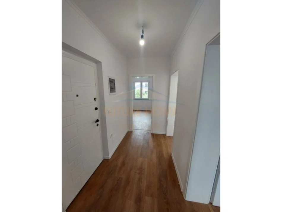 Tirane, shitet apartament 2+1+Ballkon Kati 3, 54 m² 128.000 € (Rruga Mine Peza)