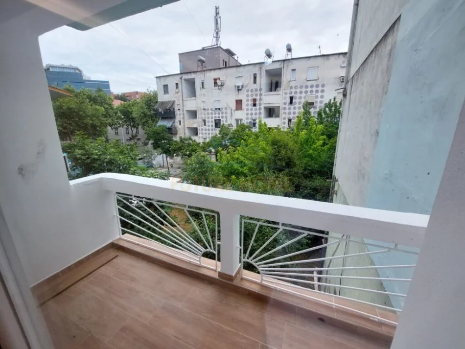 Tirane, shitet apartament 2+1+Ballkon Kati 3, 54 m² 128.000 € (Rruga Mine Peza)