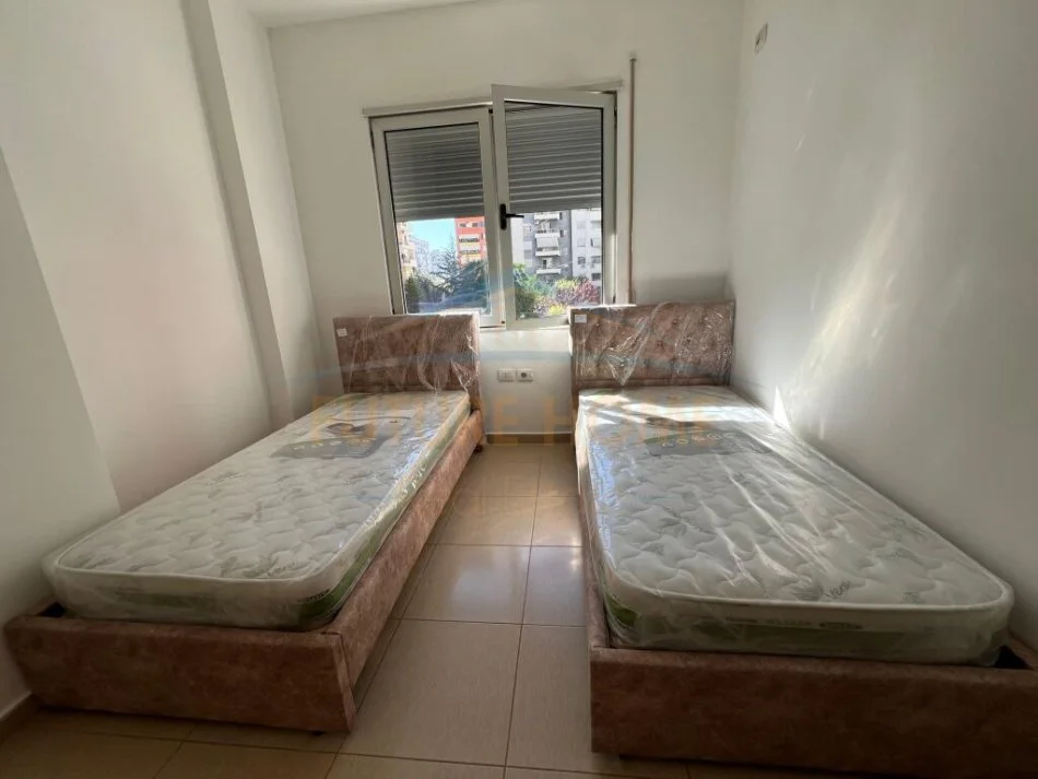 Tirane, qera apartament 2+1 Kati 1, 72 m² (UNAZA E RE)