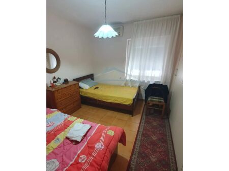 Tirane, jepet me qera apartament 1+1 Kati 2, 60 m² 400 € (Rruga e Durresit)